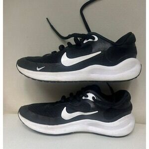 Nike Revolution Black White Women's Size 2.5 Confort Athletic Snicker Shoes